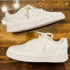 Nike Women’s Court Vision Low White Sneakers Size 7 EUC